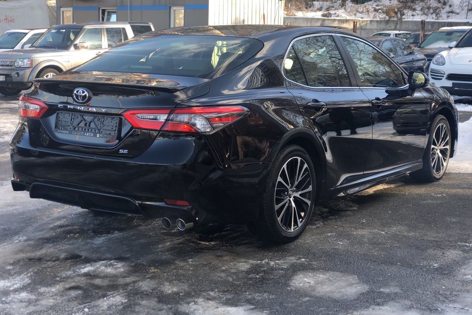 Продам Toyota Camry SE 2017 года в Киеве
