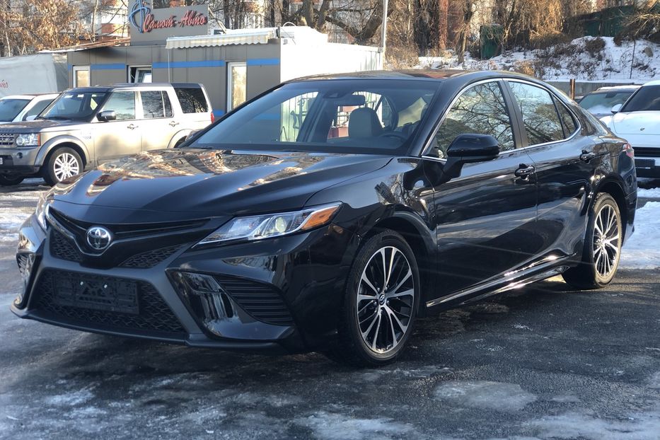 Продам Toyota Camry SE 2017 года в Киеве