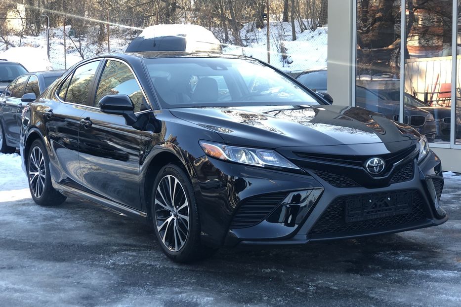 Продам Toyota Camry SE 2017 года в Киеве