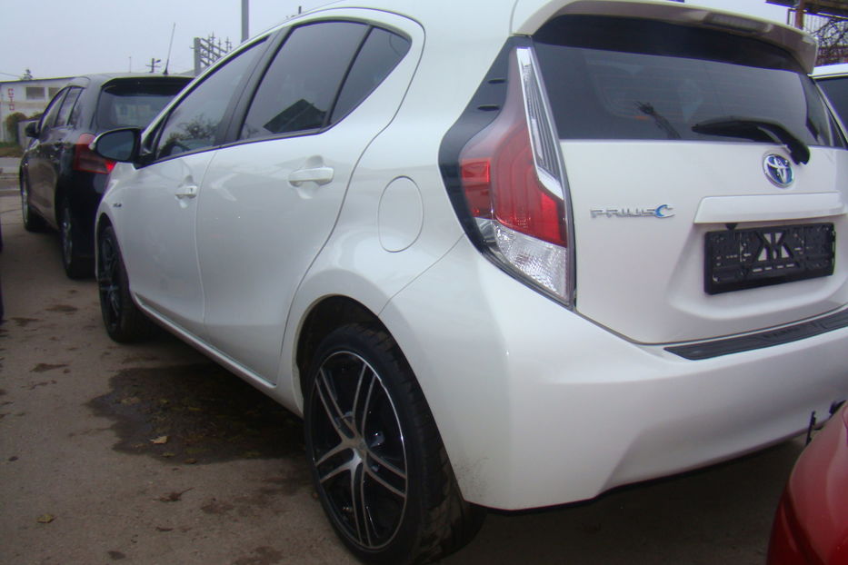 Продам Toyota Prius С HIBRID 2015 года в Одессе
