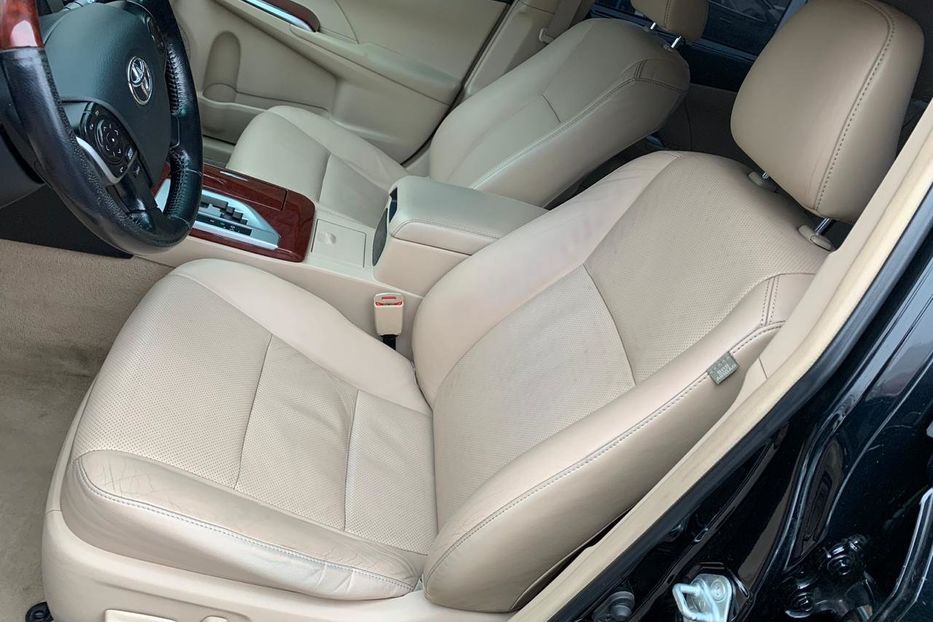 Продам Toyota Camry V6 3.5 2012 года в Киеве