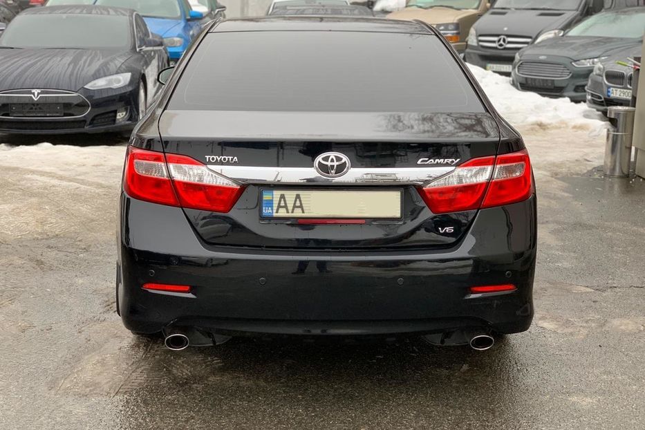 Продам Toyota Camry V6 3.5 2012 года в Киеве