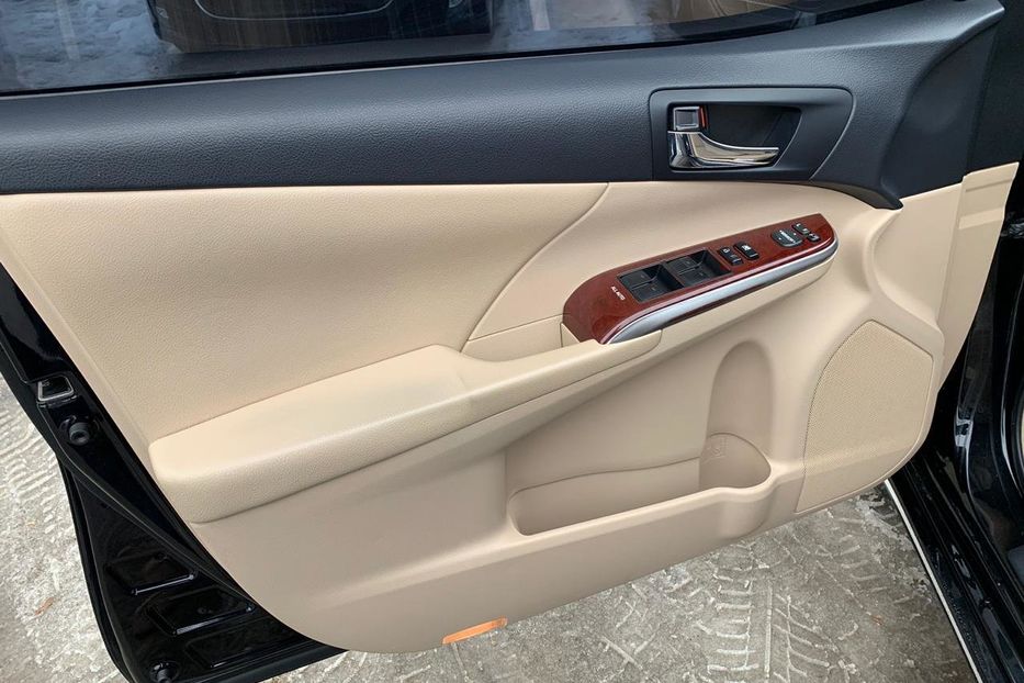 Продам Toyota Camry V6 3.5 2012 года в Киеве