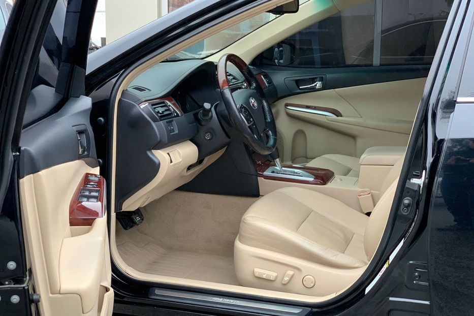 Продам Toyota Camry V6 3.5 2012 года в Киеве