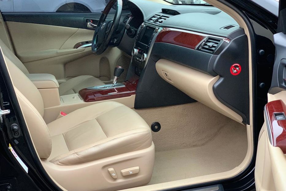 Продам Toyota Camry V6 3.5 2012 года в Киеве