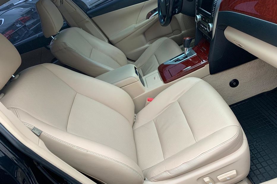 Продам Toyota Camry V6 3.5 2012 года в Киеве