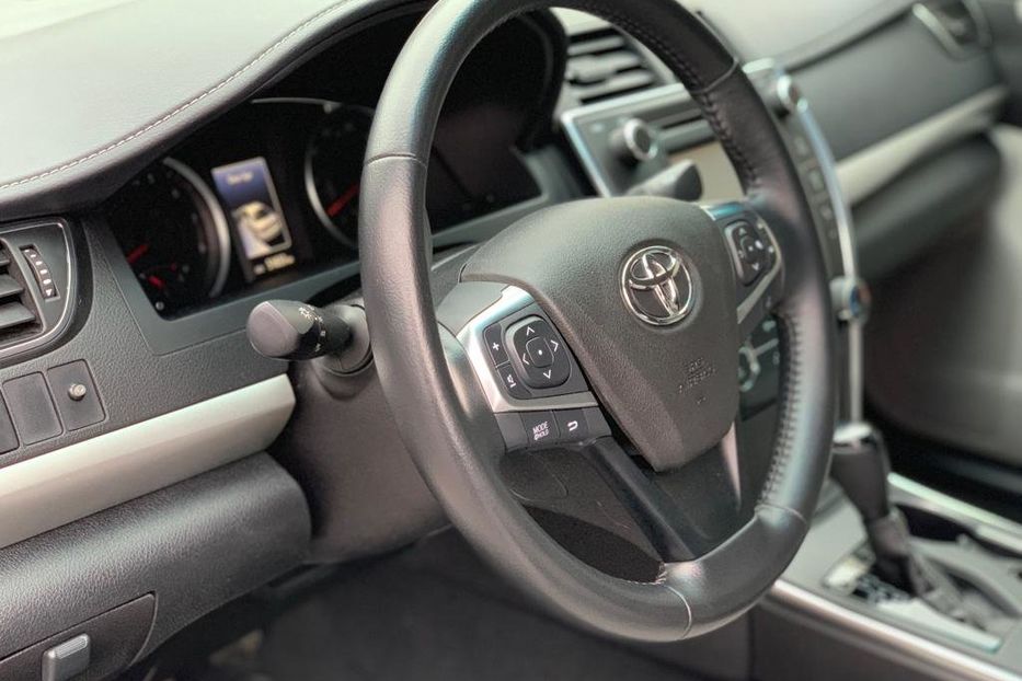 Продам Toyota Camry SE 2015 года в Киеве