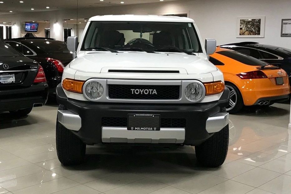 Продам Toyota FJ Cruiser 2013 года в Киеве