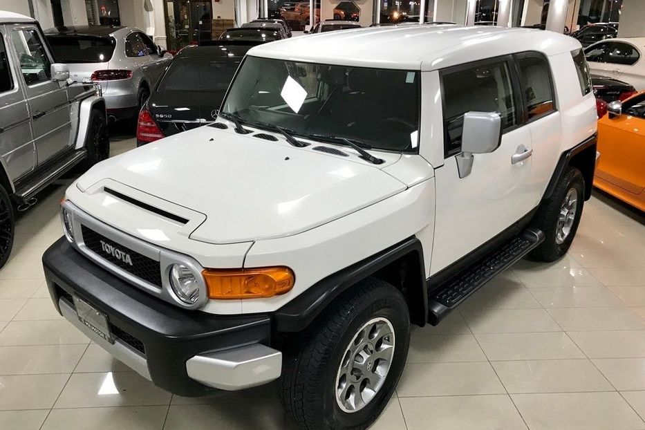 Продам Toyota FJ Cruiser 2013 года в Киеве