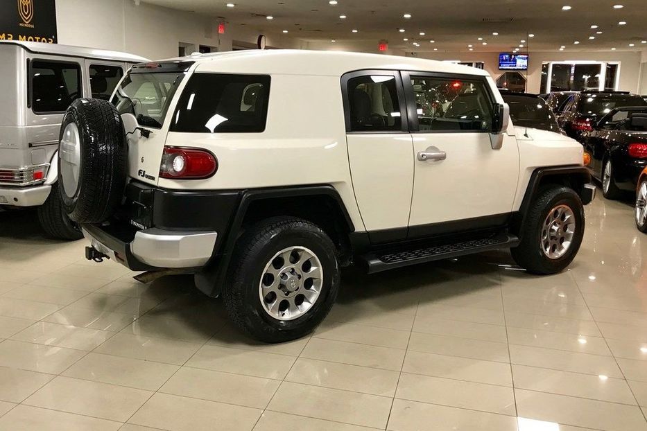 Продам Toyota FJ Cruiser 2013 года в Киеве