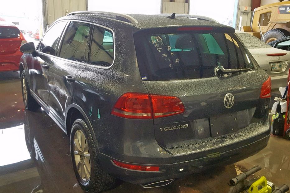 Продам Volkswagen Touareg v6 2014 года в Харькове