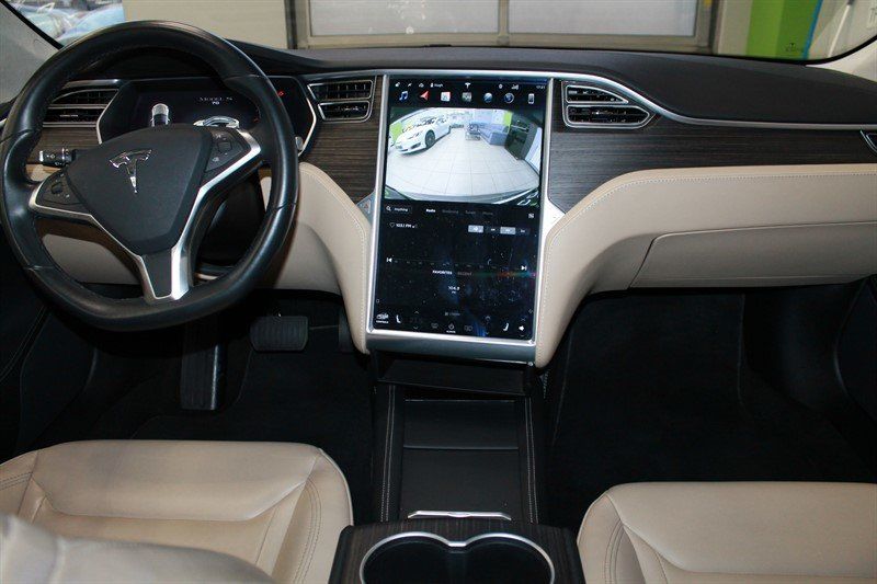 Продам Tesla Model S 70 2015 года в Киеве