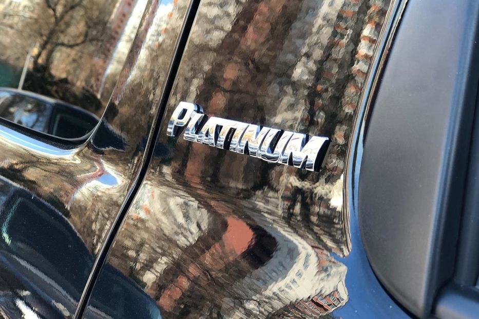 Продам Toyota Sequoia PLATINUM 2018 года в Киеве