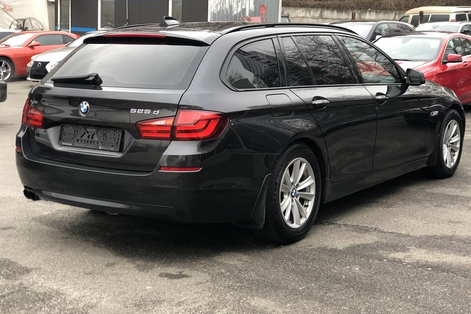 Продам BMW 525 D Xdrive  2013 года в Киеве