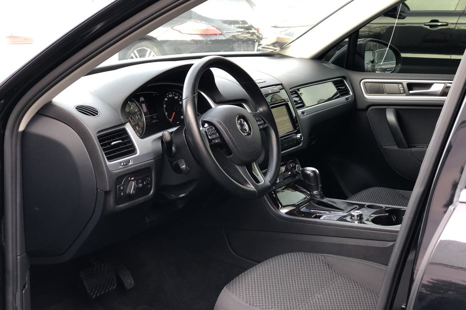 Продам Volkswagen Touareg 2012 года в Киеве