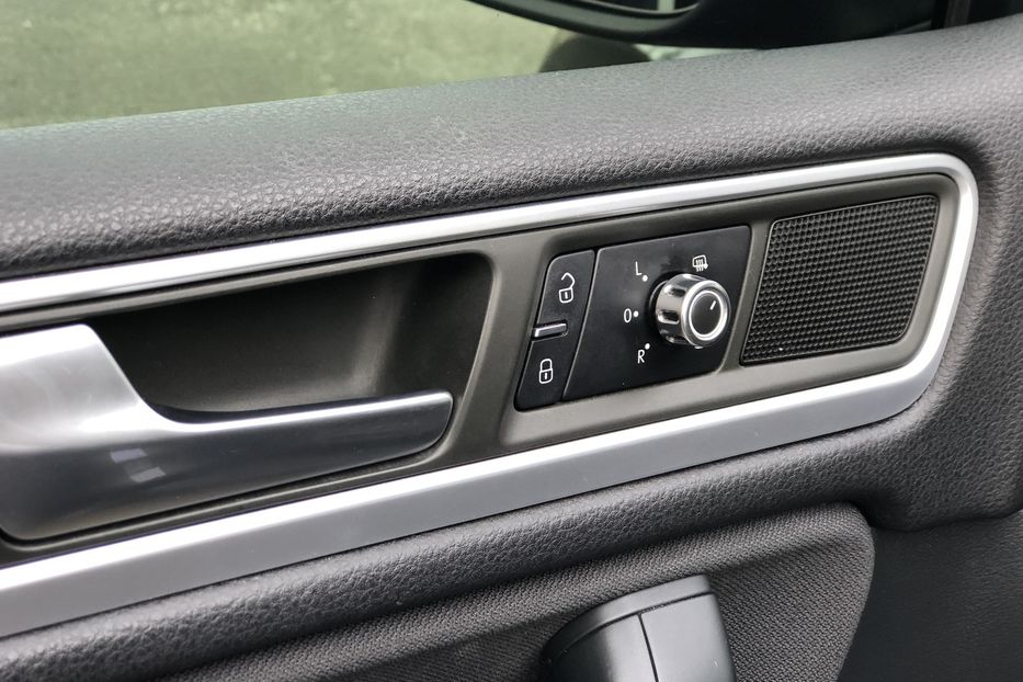 Продам Volkswagen Touareg 2012 года в Киеве