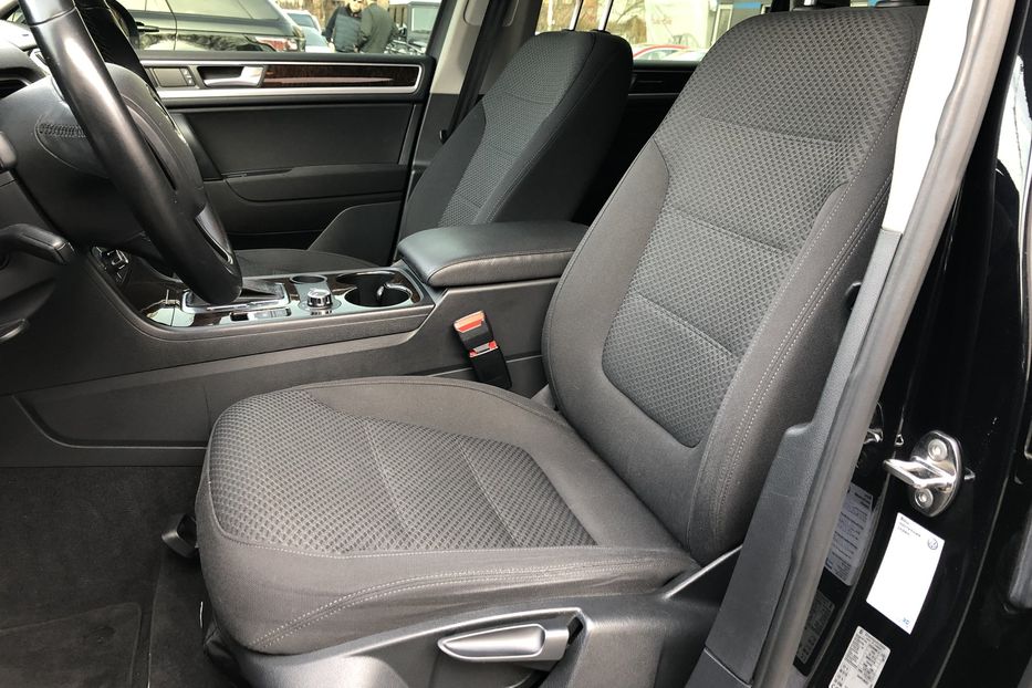 Продам Volkswagen Touareg 2012 года в Киеве