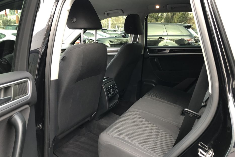 Продам Volkswagen Touareg 2012 года в Киеве