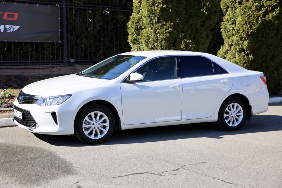 Продам Toyota Camry 2.5  2017 года в Киеве