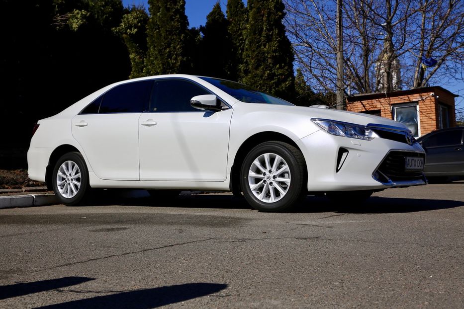 Продам Toyota Camry 2.5  2017 года в Киеве