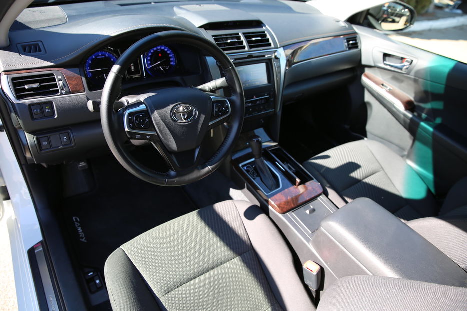 Продам Toyota Camry 2.5  2017 года в Киеве