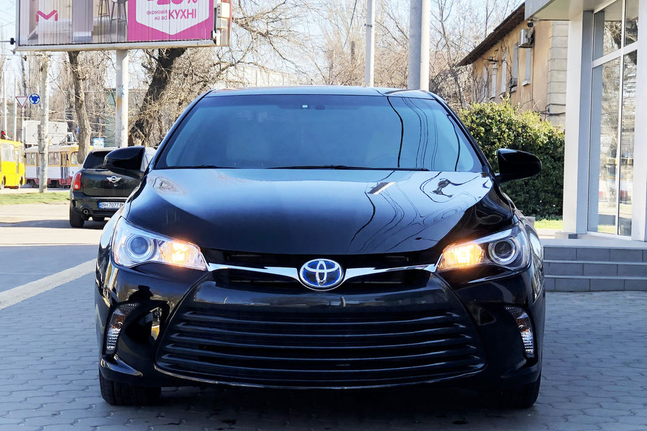 Продам Toyota Camry Hybrid  2017 года в Одессе