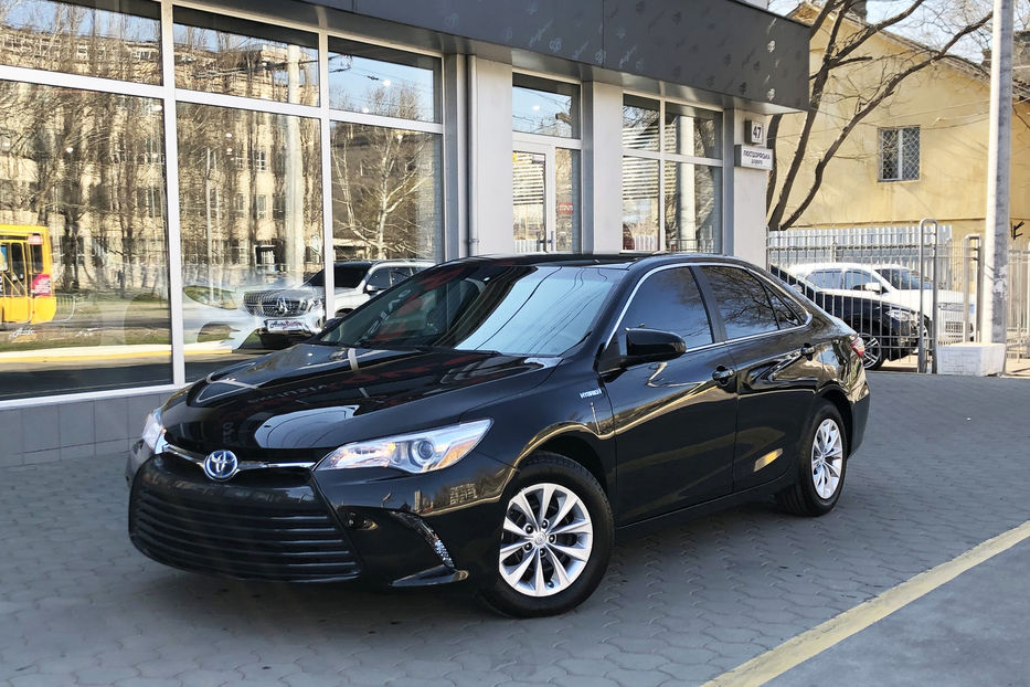 Продам Toyota Camry Hybrid  2017 года в Одессе