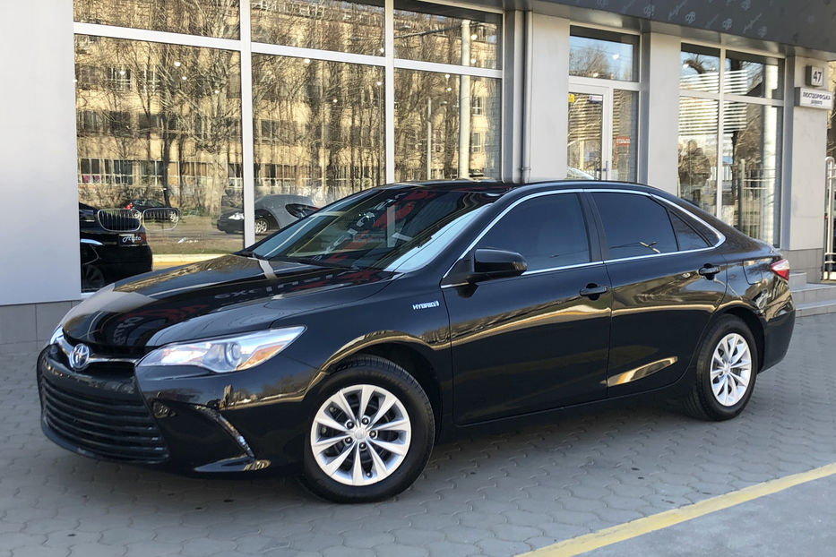 Продам Toyota Camry Hybrid  2017 года в Одессе