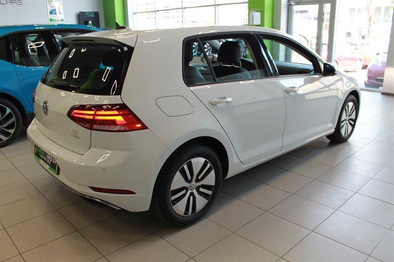 Продам Volkswagen e-Golf SEL Premium 35.8KWh 2017 года в Киеве