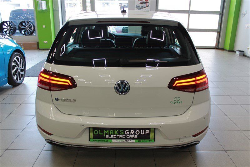 Продам Volkswagen e-Golf SEL Premium 35.8KWh 2017 года в Киеве