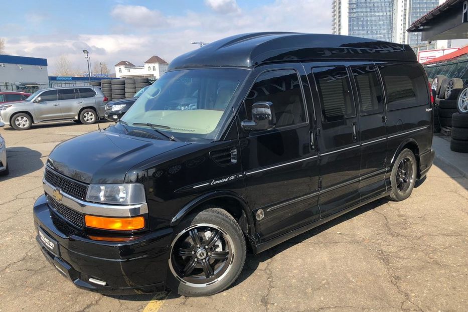 Продам Chevrolet Express пасс. EXPLORER LIMITED SE AWD 2012 года в Киеве