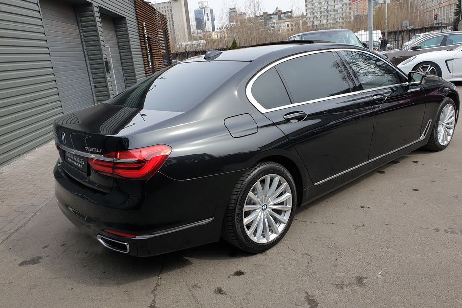 Продам BMW 750 Li X-drive  2015 года в Киеве