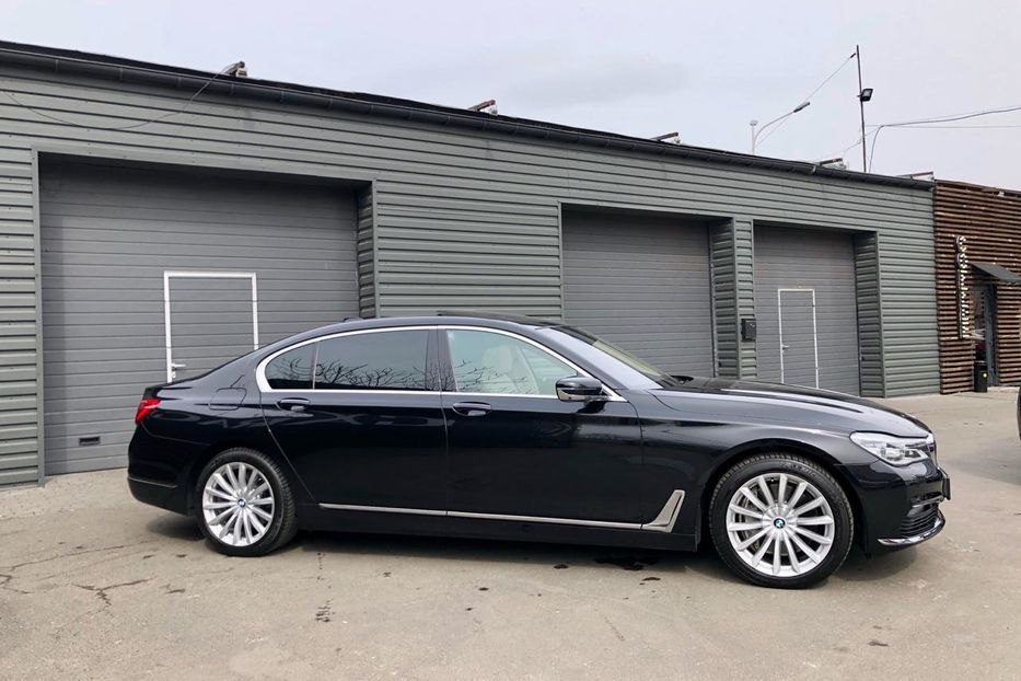 Продам BMW 750 Li X-drive  2015 года в Киеве