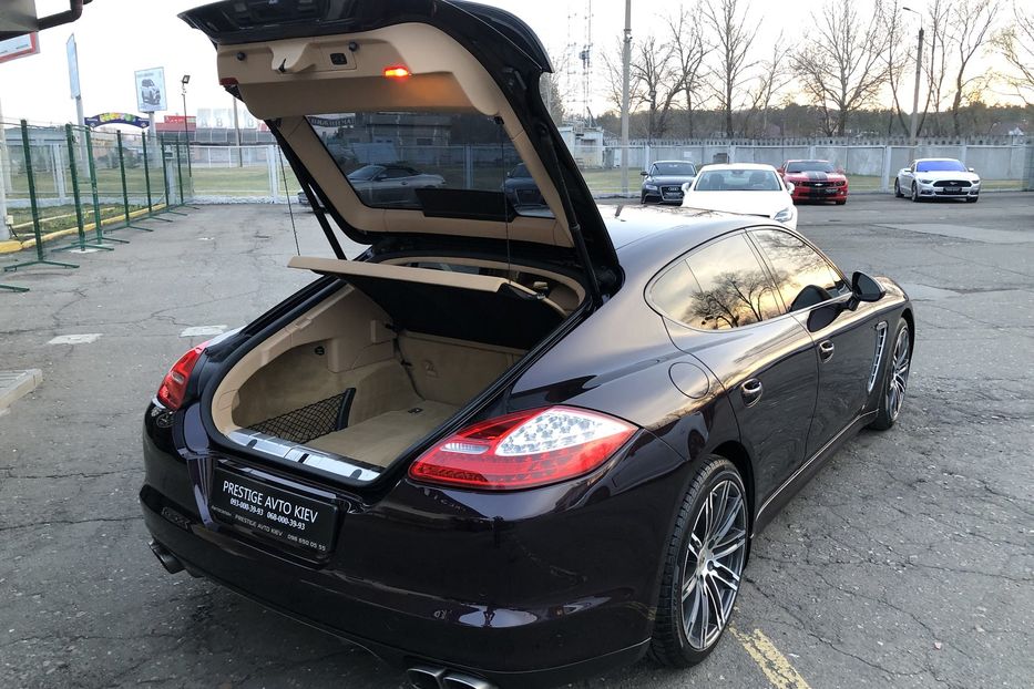 Продам Porsche Panamera TURBO 2012 года в Киеве