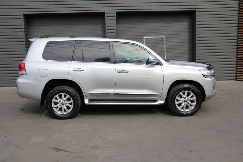 Продам Toyota Land Cruiser 200 4.6 V8 БЕНЗИН! 2018 года в Киеве