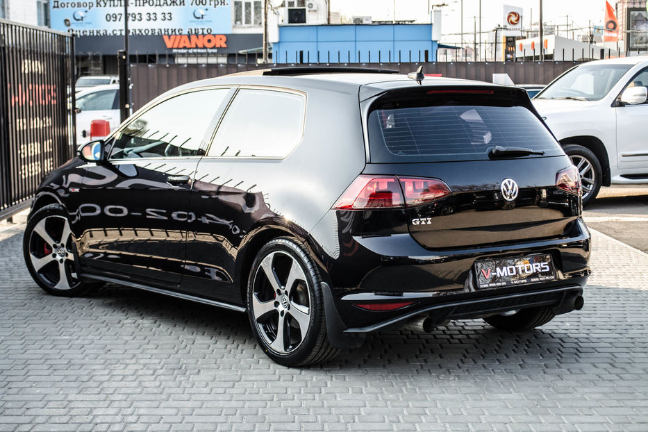 Продам Volkswagen Golf GTI 2014 года в Киеве