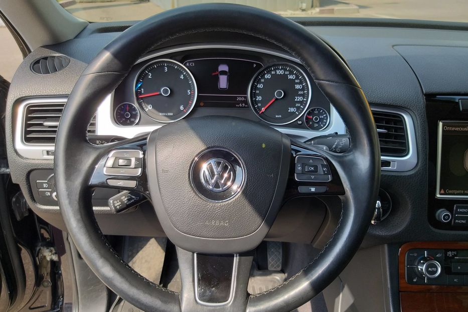 Продам Volkswagen Touareg 2011 года в Киеве