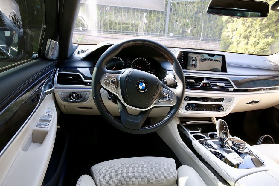 Продам BMW 760 2017 года в Киеве