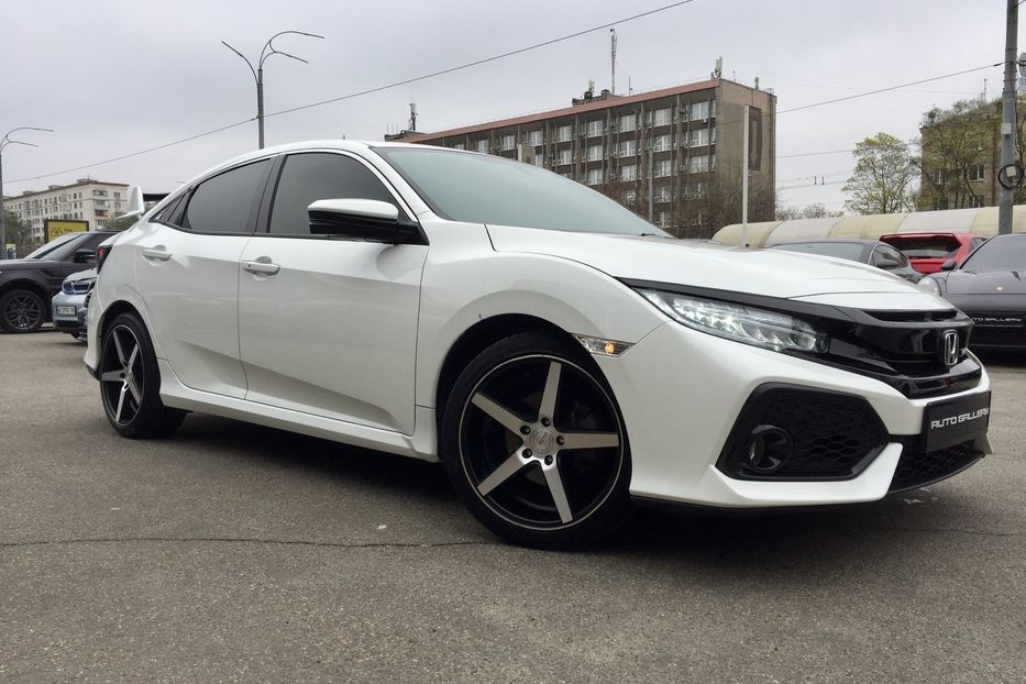 Продам Honda Civic 5D 2017 года в Киеве