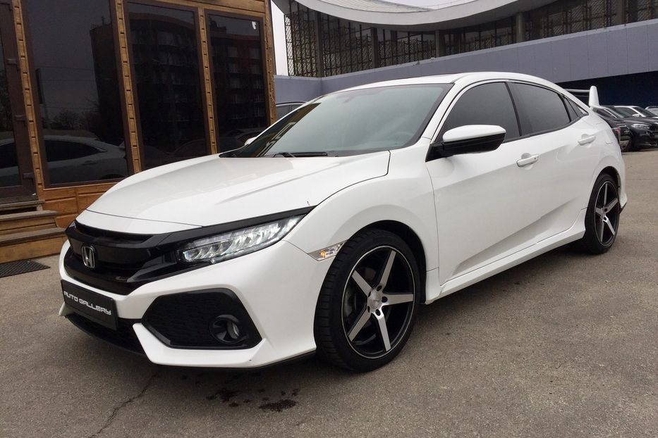 Продам Honda Civic 5D 2017 года в Киеве