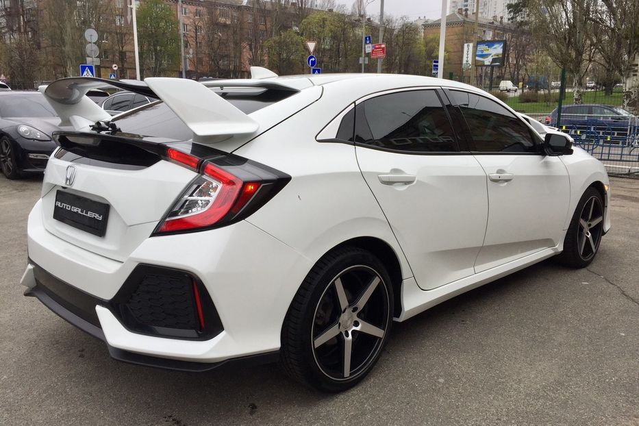 Продам Honda Civic 5D 2017 года в Киеве