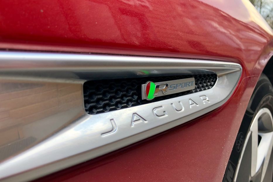 Продам Jaguar XE R-Sport 2015 года в Киеве