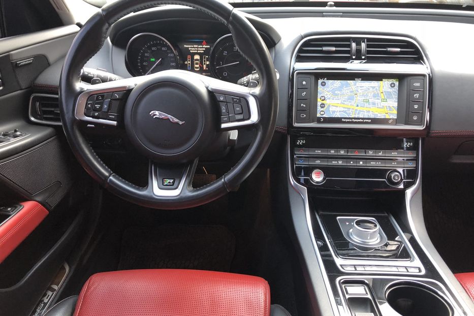 Продам Jaguar XE R-Sport 2015 года в Киеве