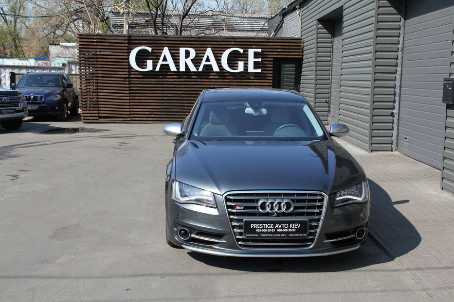 Продам Audi S8 Quattro 2013 года в Киеве