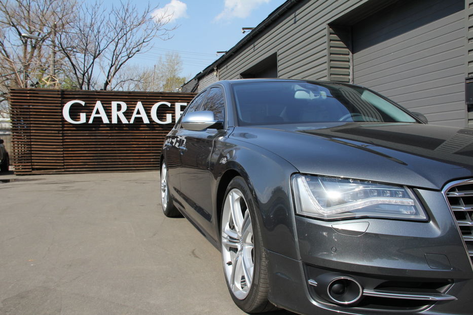 Продам Audi S8 Quattro 2013 года в Киеве