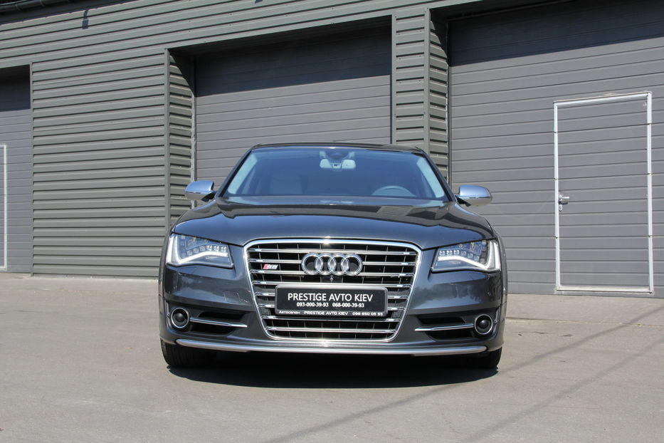 Продам Audi S8 Quattro 2013 года в Киеве