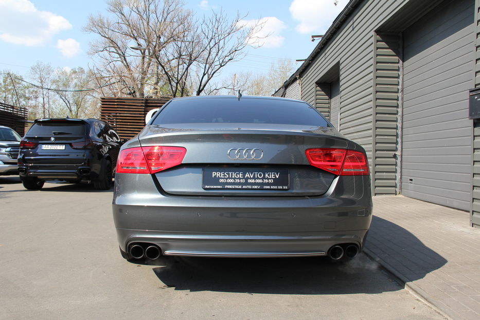 Продам Audi S8 Quattro 2013 года в Киеве