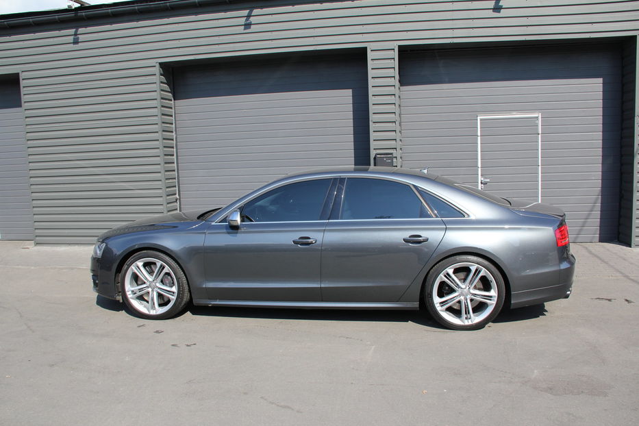 Продам Audi S8 Quattro 2013 года в Киеве