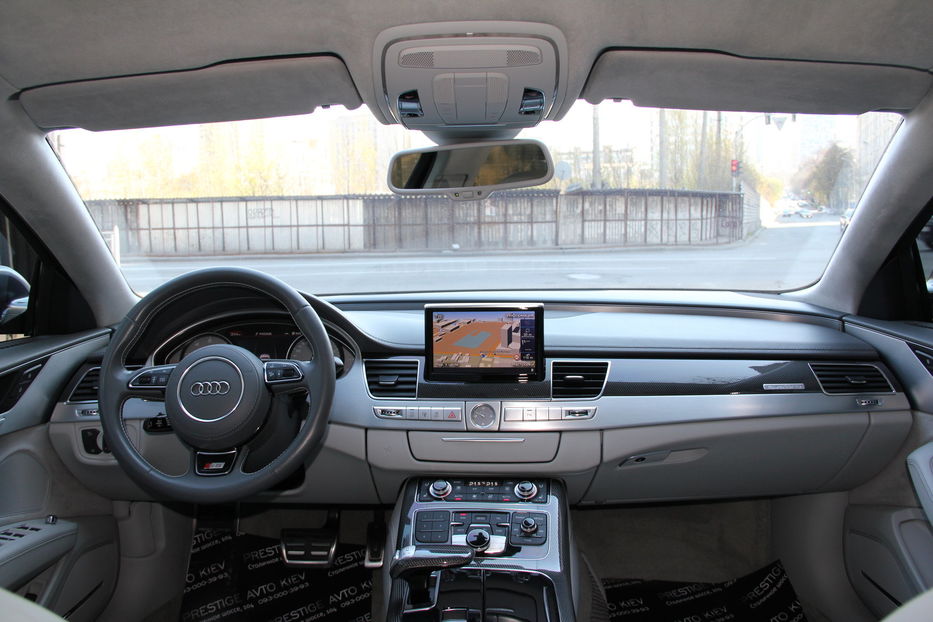 Продам Audi S8 Quattro 2013 года в Киеве