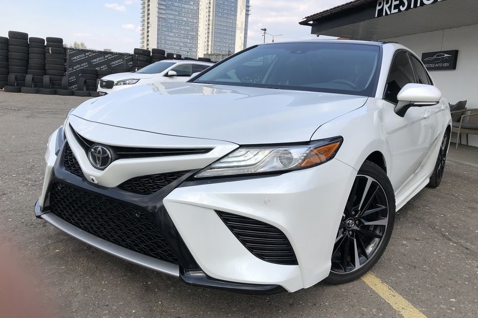 Продам Toyota Camry XLE 2.5 2017 года в Киеве